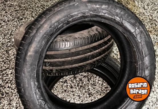 Accesorios para Autos - Michelin / Bridgestone 215/50 R17 - En Venta