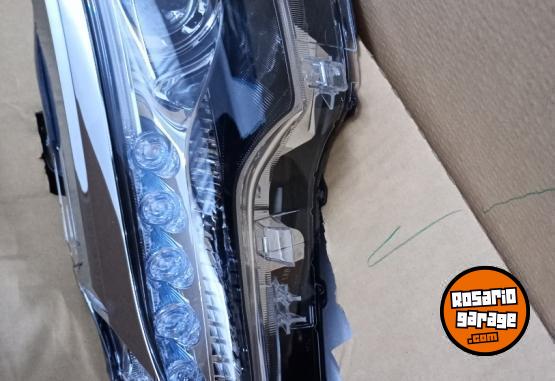 Accesorios para Autos - Par Ópticas Hilux SW4 Izquierda 2016 a 2021 Original - En Venta