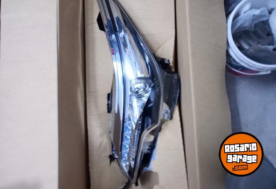 Accesorios para Autos - Par Ópticas Hilux SW4 Izquierda 2016 a 2021 Original - En Venta