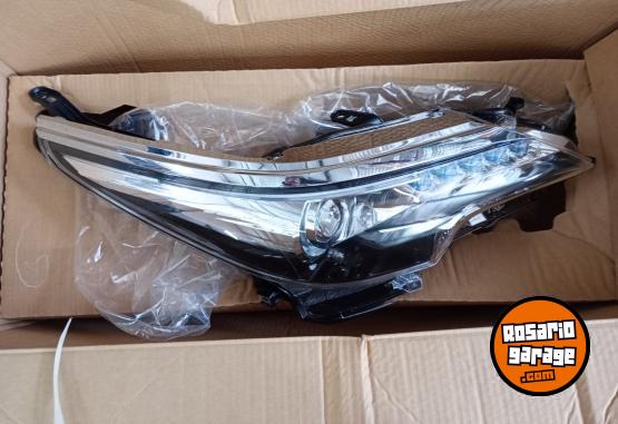 Accesorios para Autos - Par Ópticas Hilux SW4 Izquierda 2016 a 2021 Original - En Venta