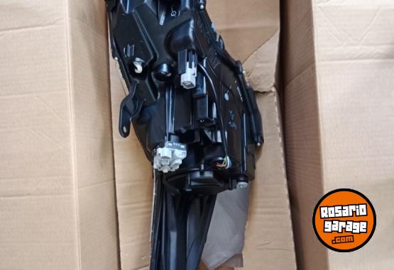 Accesorios para Autos - Par Ópticas Hilux SW4 Izquierda 2016 a 2021 Original - En Venta