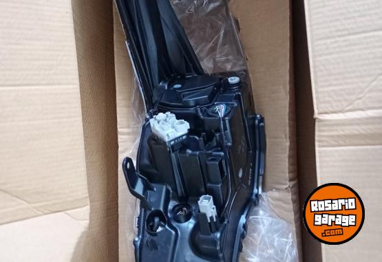 Accesorios para Autos - Par Ópticas Hilux SW4 Izquierda 2016 a 2021 Original - En Venta