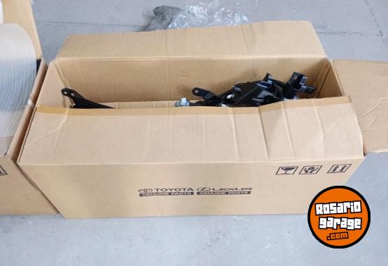 Accesorios para Autos - Par Ópticas Hilux SW4 Izquierda 2016 a 2021 Original - En Venta