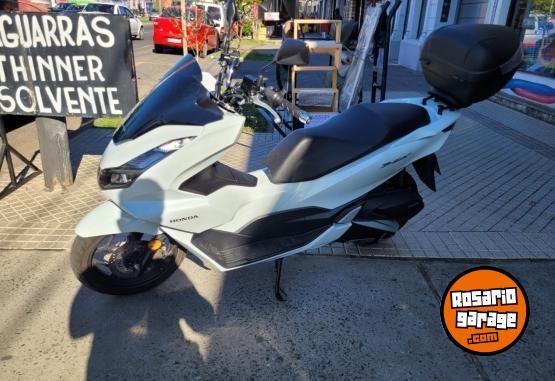 Motos - Honda PCX 2024 Nafta 12000Km - En Venta