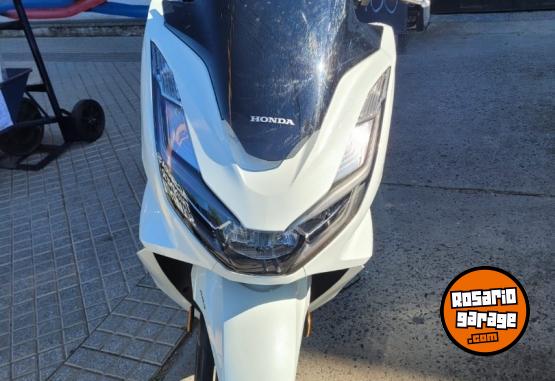 Motos - Honda PCX 2024 Nafta 12000Km - En Venta