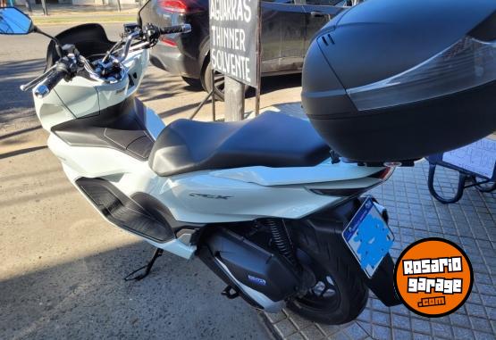 Motos - Honda PCX 2024 Nafta 12000Km - En Venta