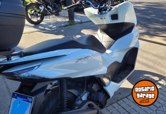 Motos - Honda PCX 2024 Nafta 12000Km - En Venta