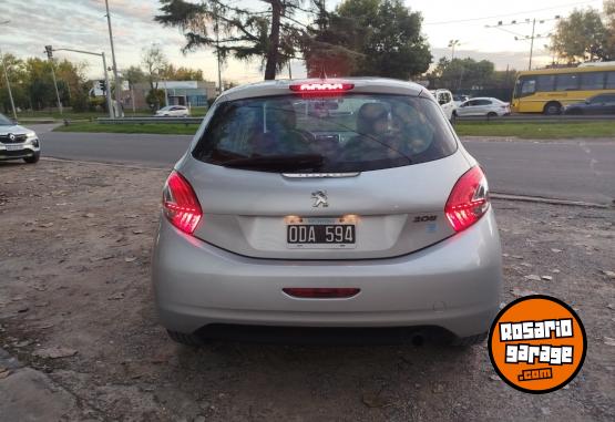 Autos - Peugeot 208 2014 Nafta 132000Km - En Venta