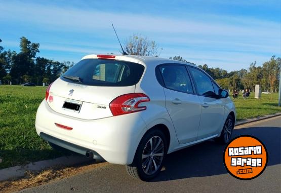 Autos - Peugeot 208 Aluure Touch 1,5 2016 Nafta 153000Km - En Venta