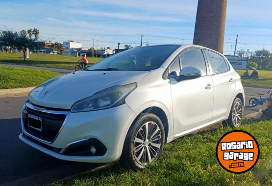 Autos - Peugeot 208 Aluure Touch 1,5 2016 Nafta 153000Km - En Venta