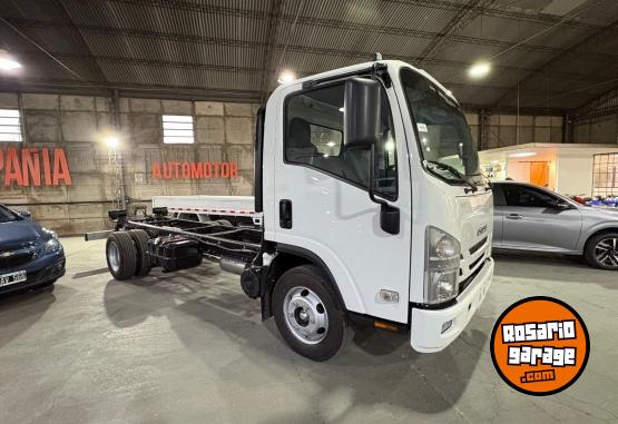 Camiones y Grúas - ISUZU NP chasis k - En Venta