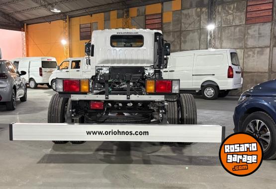 Camiones y Grúas - ISUZU NP chasis k - En Venta