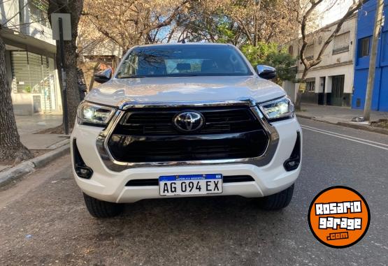 Autos - Toyota HILUX 4X2 DC SRX 2023 Diesel 13000Km - En Venta