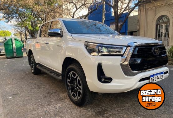 Autos - Toyota HILUX 4X2 DC SRX 2023 Diesel 13000Km - En Venta