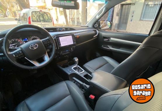 Autos - Toyota HILUX 4X2 DC SRX 2023 Diesel 13000Km - En Venta