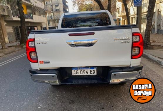 Autos - Toyota HILUX 4X2 DC SRX 2023 Diesel 13000Km - En Venta