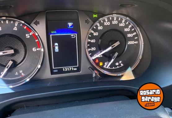 Autos - Toyota HILUX 4X2 DC SRX 2023 Diesel 13000Km - En Venta
