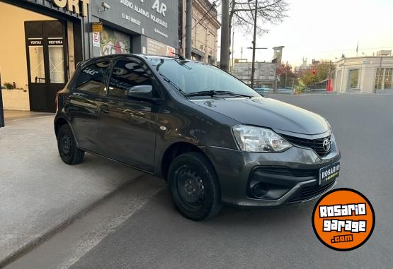 Autos - Toyota Etios 2020 Nafta 80000Km - En Venta