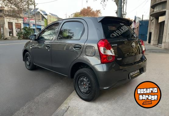 Autos - Toyota Etios 2020 Nafta 80000Km - En Venta