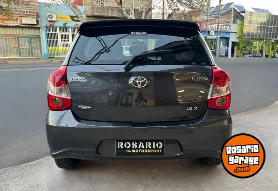 Autos - Toyota Etios 2020 Nafta 80000Km - En Venta