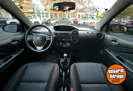 Autos - Toyota Etios 2020 Nafta 80000Km - En Venta