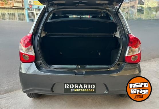 Autos - Toyota Etios 2020 Nafta 80000Km - En Venta