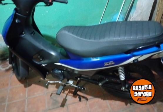 Motos - Zanella ZB 110 2022 Nafta 9200Km - En Venta