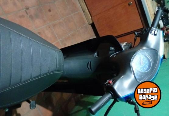Motos - Zanella ZB 110 2022 Nafta 9200Km - En Venta