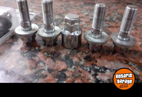 Accesorios para Autos - Tornilllos anti robo - En Venta