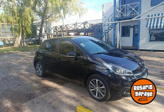 Autos - Peugeot 208 2017 GNC 90000Km - En Venta