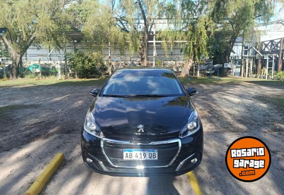 Autos - Peugeot 208 2017 GNC 90000Km - En Venta