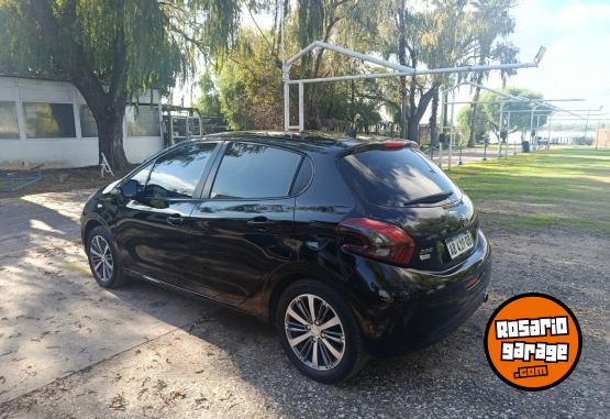 Autos - Peugeot 208 2017 GNC 90000Km - En Venta