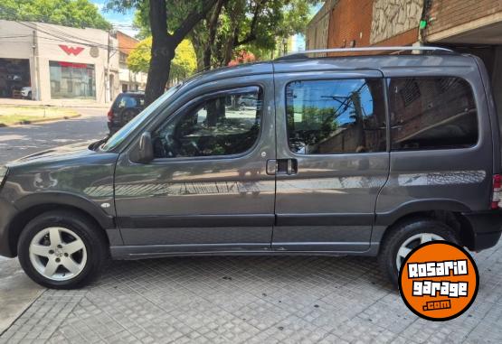 Utilitarios - Peugeot Partner 1ra mano permuto 2014 Nafta 140000Km - En Venta