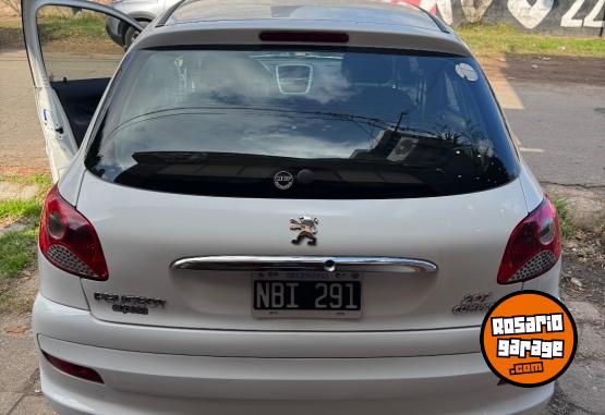Autos - Peugeot 2013/ 207 compact 1.4 2013 Nafta 120000Km - En Venta