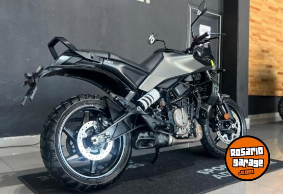Motos - Husqvarna Svartpilen 250 2025 Nafta 2513Km - En Venta