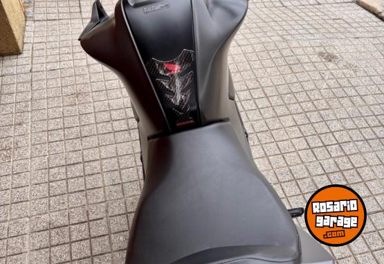 Motos - Honda CB 300 2025 Nafta 6000Km - En Venta