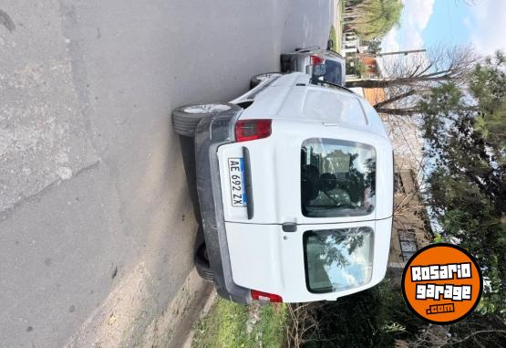 Utilitarios - Peugeot Partner Furgon 2021 Nafta 93000Km - En Venta
