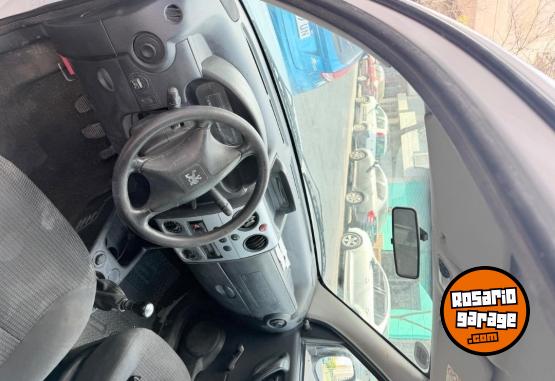 Utilitarios - Peugeot Partner Furgon 2021 Nafta 93000Km - En Venta