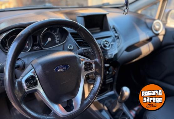 Autos - Ford Fiesta Kinetic 2016 Nafta 194000Km - En Venta