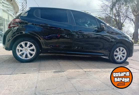Autos - Peugeot 208 active full 2017 Nafta 85000Km - En Venta