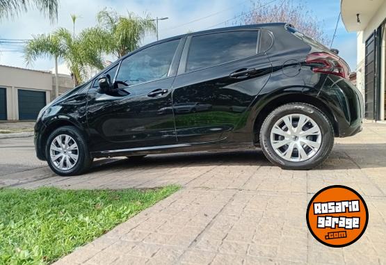 Autos - Peugeot 208 active full 2017 Nafta 85000Km - En Venta