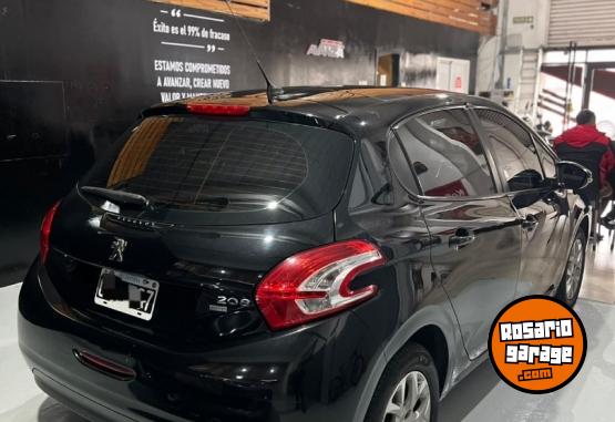 Autos - Peugeot 208 2014 Nafta 90000Km - En Venta