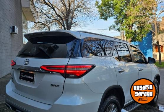 Camionetas - Toyota SW4 SRX 204 CV 7 ASIENTOS 2023 Diesel 90000Km - En Venta
