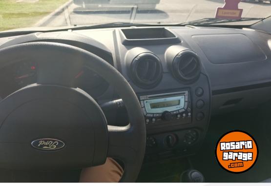 Autos - Ford Fiesta ambiente mp3 2009 Nafta 174399Km - En Venta