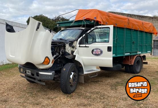 Camiones y Grúas - Uno de los Ford 14000 mejor conservados que vas a encontrar - En Venta
