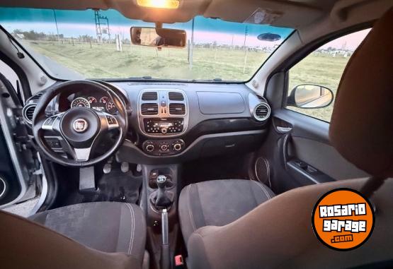 Autos - Fiat Palio Attractive 2017 GNC 118500Km - En Venta