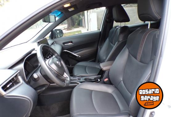 Camionetas - Toyota Corolla cross Seg cvt hib 2025 Electrico / Hibrido 24000Km - En Venta