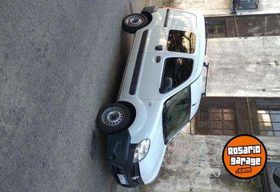 Utilitarios - Renault Kangoo 2017 GNC 154000Km - En Venta