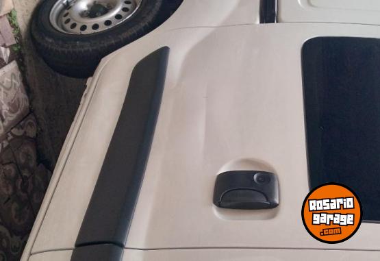 Utilitarios - Renault Kangoo 2017 GNC 155000Km - En Venta