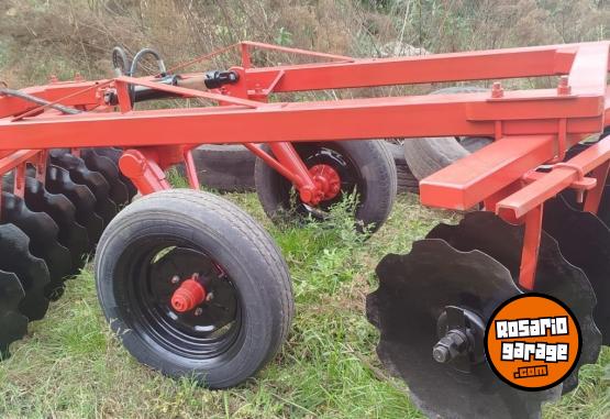 Camiones y Grúas - Rastra 20 discos marca GIORGI con pistón hidráulico. - En Venta